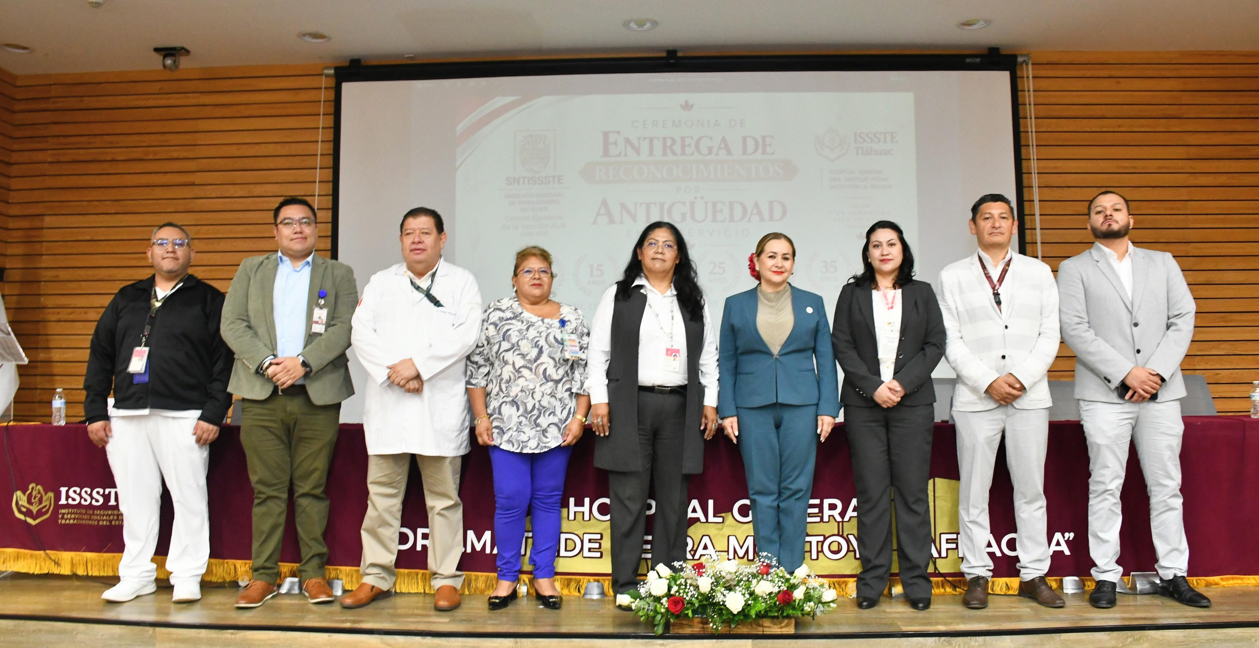 Entrega de Reconocimientos por Años de Servicio en el HG "Dra. Matilde Petra Montoya Lafragua" 